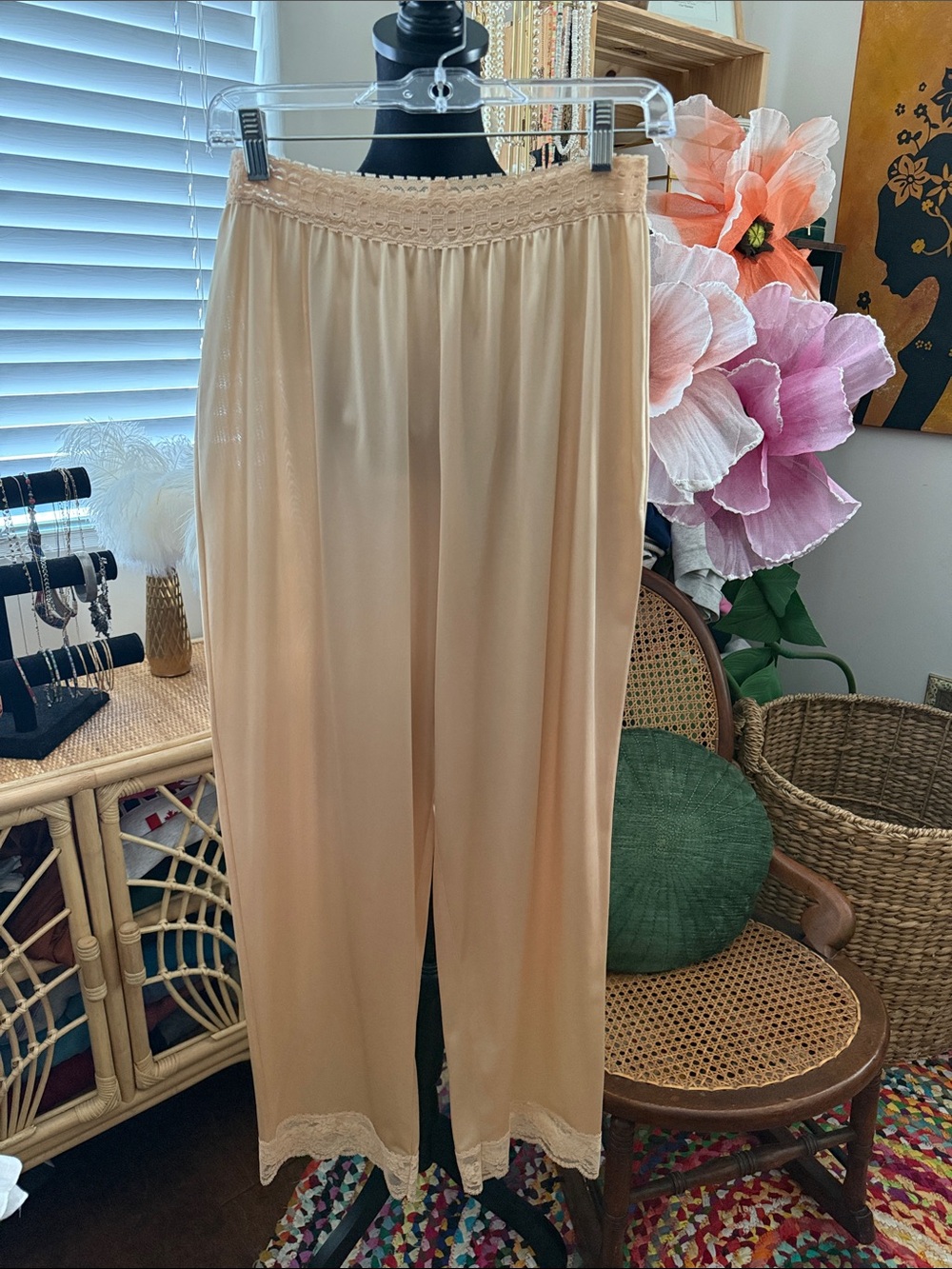Vintage 70s Olga Nude Lace Trim Cropped Knicker Lounge Pants Pajama Bottoms
